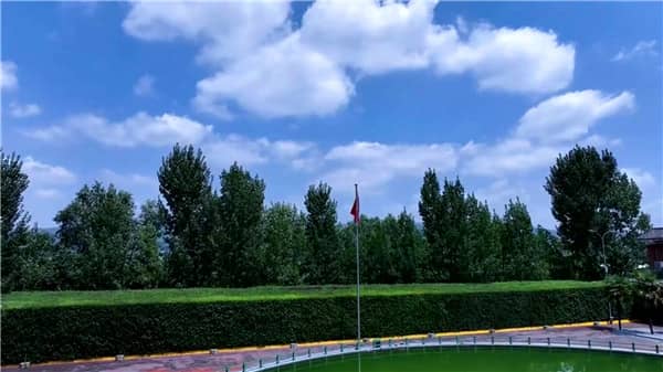 西安市霸陵墓园新区,铭刻爱与思念