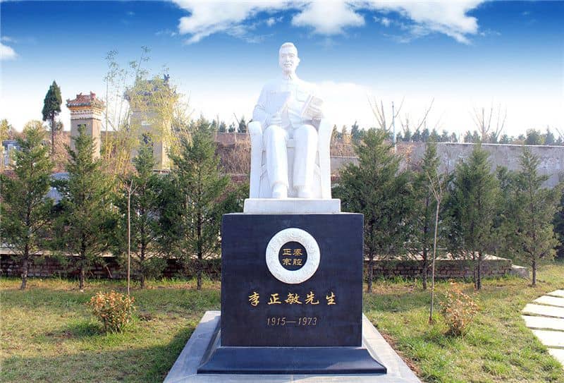 名人多——原陕西省长赵伯平,西安市长张铁民,二十一军军长杨益三,兰州军区政委梁仁介等等;