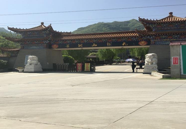 西安九龙山公墓位于头枕秦岭龙脉