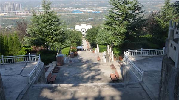 西安霸陵墓园图片