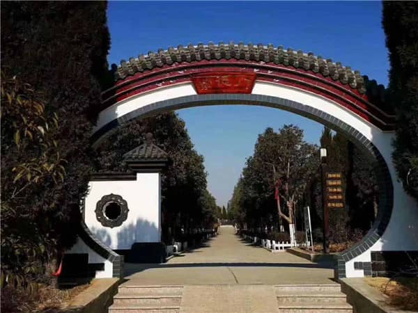 阎良汉皇树葬墓园提供的免费骨灰寄存服务有哪些具体内容和优势?
