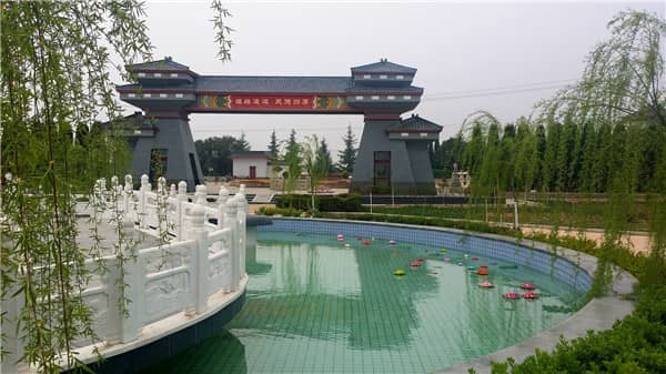 西安汉皇树葬墓园为何能获得“紫钻陵园”的荣誉称号,这一称号对其有何意义?