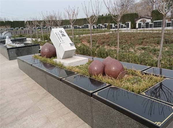 西安市有哪些知名的公益性陵园墓地?这些陵园墓地分别属于哪一类,并请简要介绍其中一两家。