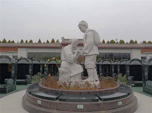 西安公墓的工作人员服务态度对家属有何重要意义?