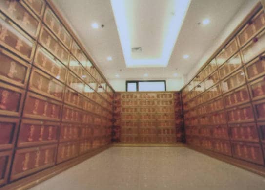 在西安镐京墓园,家属如何根据自己的需求和预算选择合适的墓型?