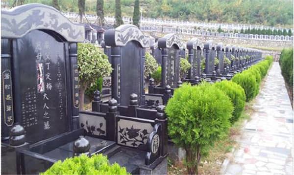 如何通过公共交通方式到达寿阳山公墓,有哪些需要注意的事项?