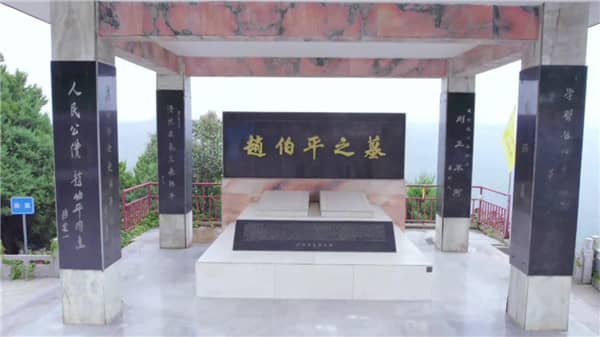 从西安市内前往寿阳山公墓,除了公交线路外还有哪些便捷的交通方式?