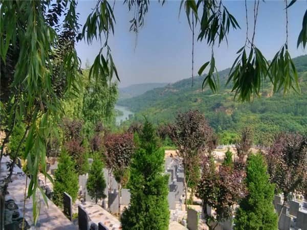 如何方便地前往西安寿阳山墓园?有哪些推荐的交通方式?