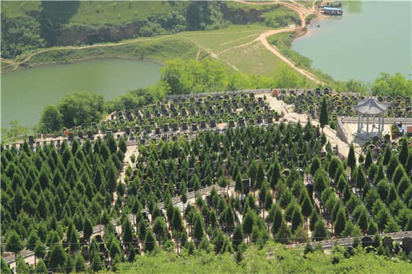 西安寿阳山墓园如何通过细节打造来提升市民的参观体验?