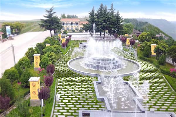 西安寿阳山墓园在园区建设上采用了哪些绿色、环保的理念和技术？