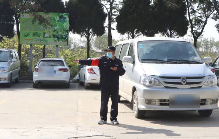 西安市民在选择公墓时,应如何权衡寿阳山墓园和高桥墓园的优缺点?