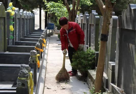 西安寿阳山墓园墓碑与园林景观的绿色融合