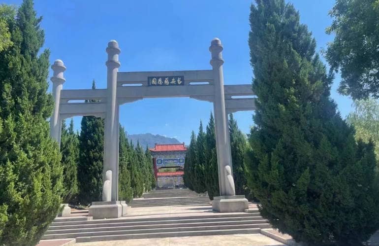 西安长安慈恩园墓地提供了哪些多样化的墓型选择?