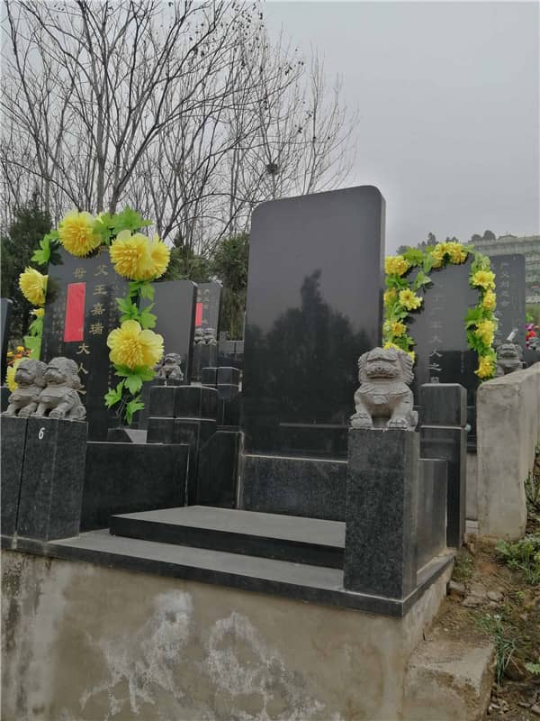 西安九龙山公墓位于哪个地理位置,其周边环境如何?