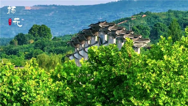 西安霸陵墓园新区有哪些独特的地理和环境优势?