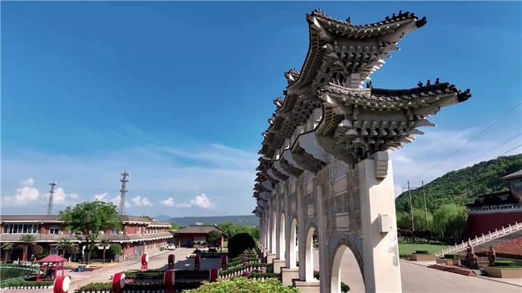 西安霸陵墓园提供了哪些类型的墓地选择