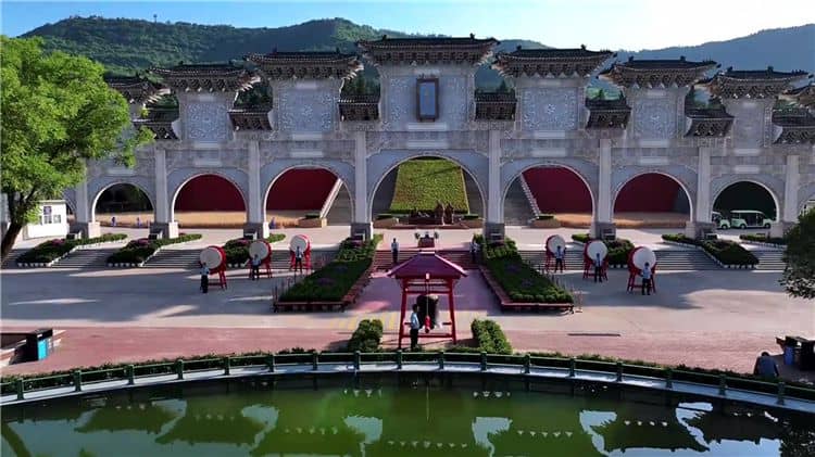 西安霸陵墓园新区位于哪个区域和具体地址是什么?