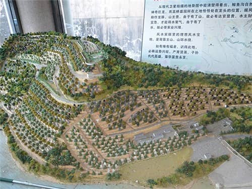 高桥骨灰墓园是如何通过其介绍内容展现对教师的敬仰之情的？