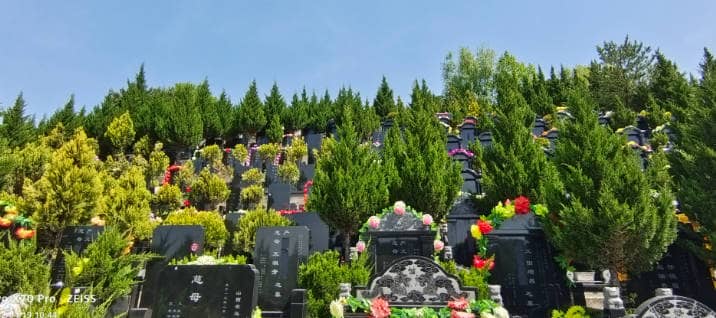 西安白鹿原墓园的交通情况如何?是否有便捷的公共交通方式到达?