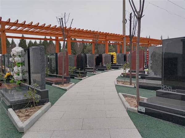 在西安公墓选择葬式时，除了考虑文化传统外，还需要考虑哪些因素？